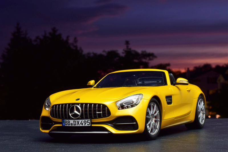 Illustration for article titled Diecasts After Dark: BMW Z8 or AMG GTC?